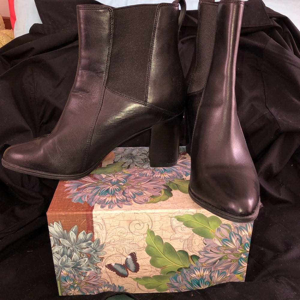 Clark’s woman’s ankle slip on boot